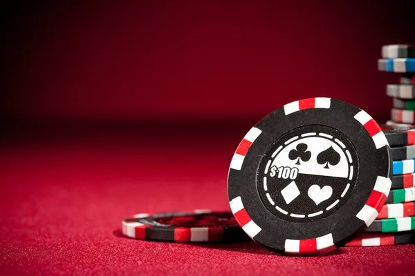omo7777 European Roulette on mobile — tap to place bets, swipe to navigate table limits Mobile phone showing omo7777 European Roulette table with chip placement interface
