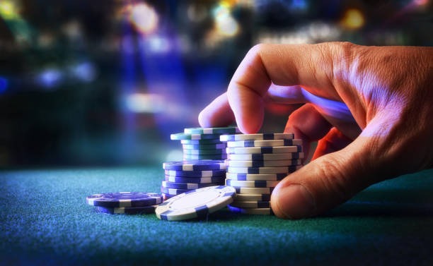 Desktop view provides full table visibility and chat interaction with other players Desktop screen with live dealer conducting European Roulette spin